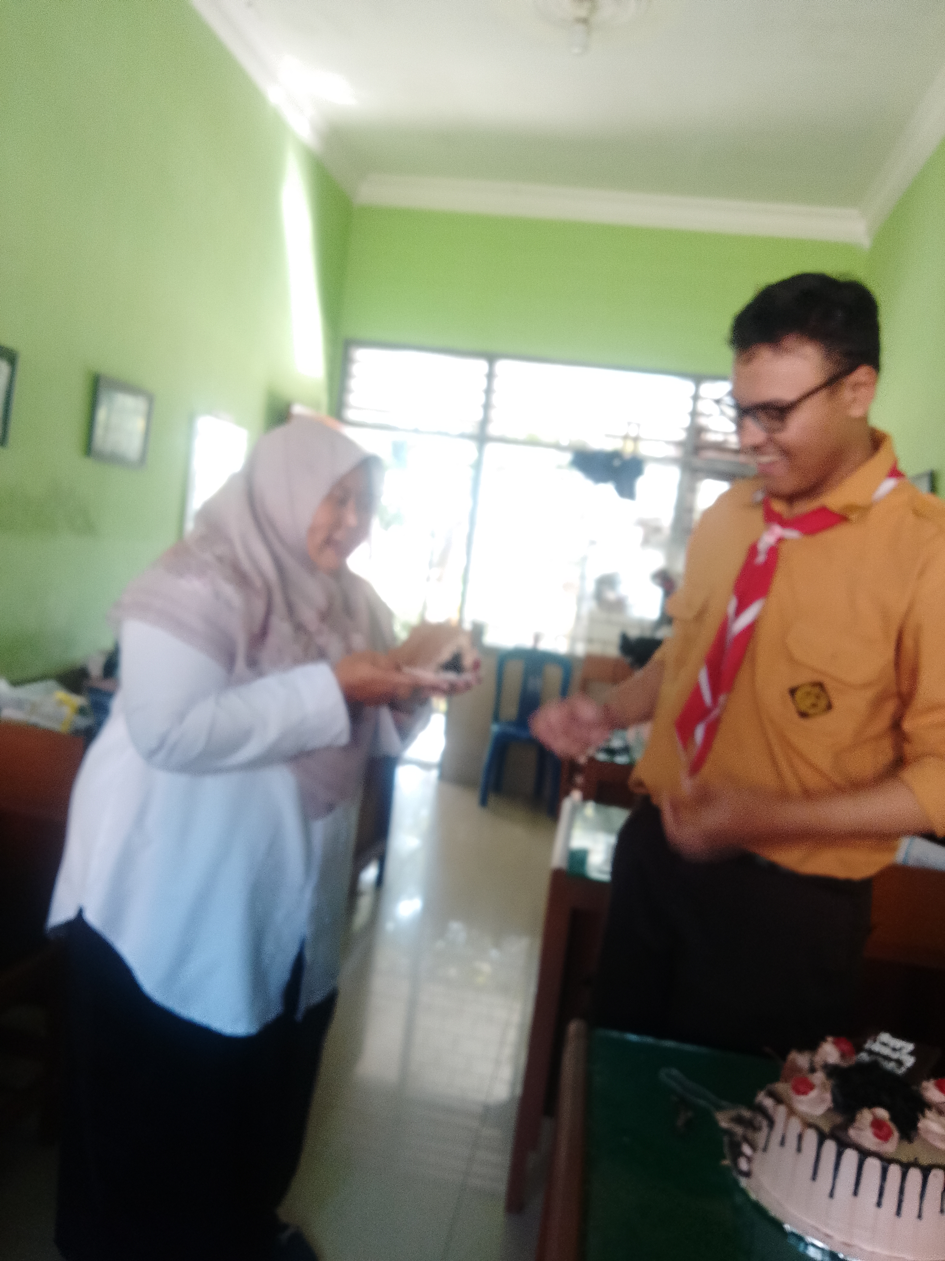 Kok bisa? Murid "bule" ku fasih berbahasa Inggris